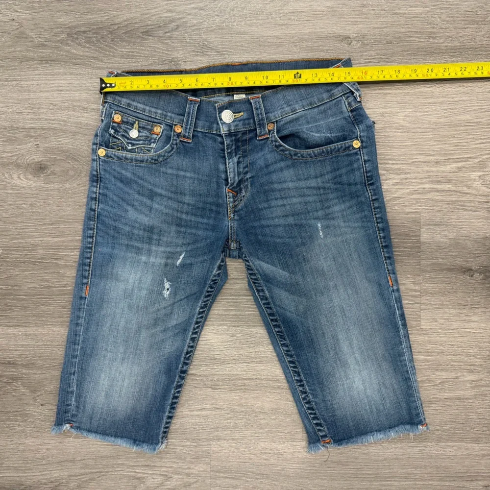 Y2K True Religion Distressed Denim Capris Size 29 - Picture 3 of 8